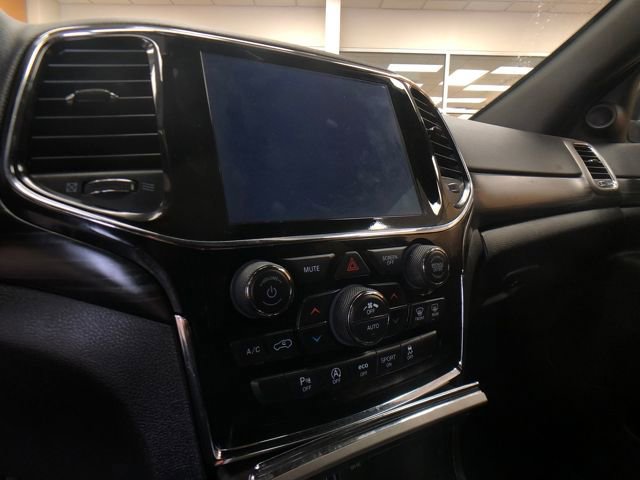 Used 2020 Jeep Grand Cherokee Altitude image 17