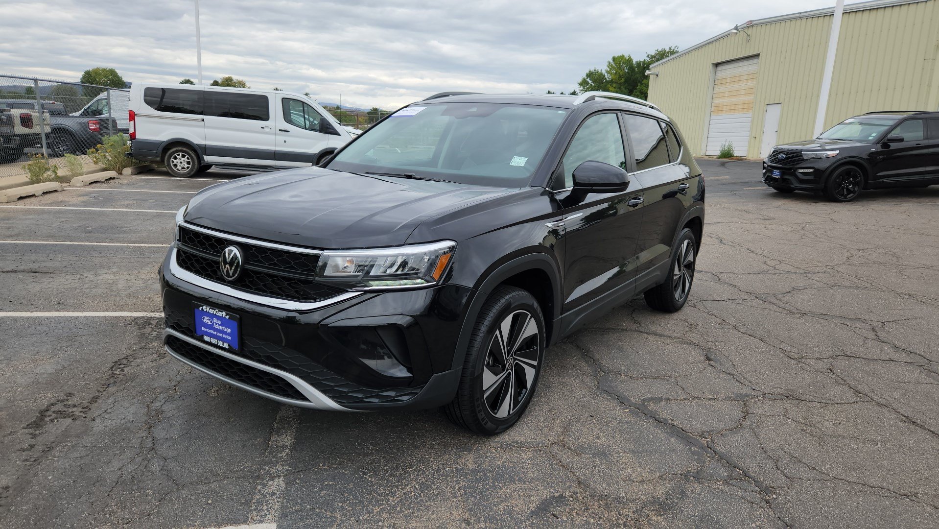 Used 2024 Volkswagen Taos SE AWD/4WD image 3
