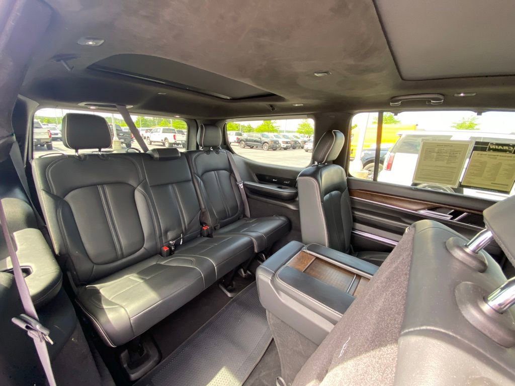 Used 2023 Jeep Grand Wagoneer Series II AWD/4WD image 29