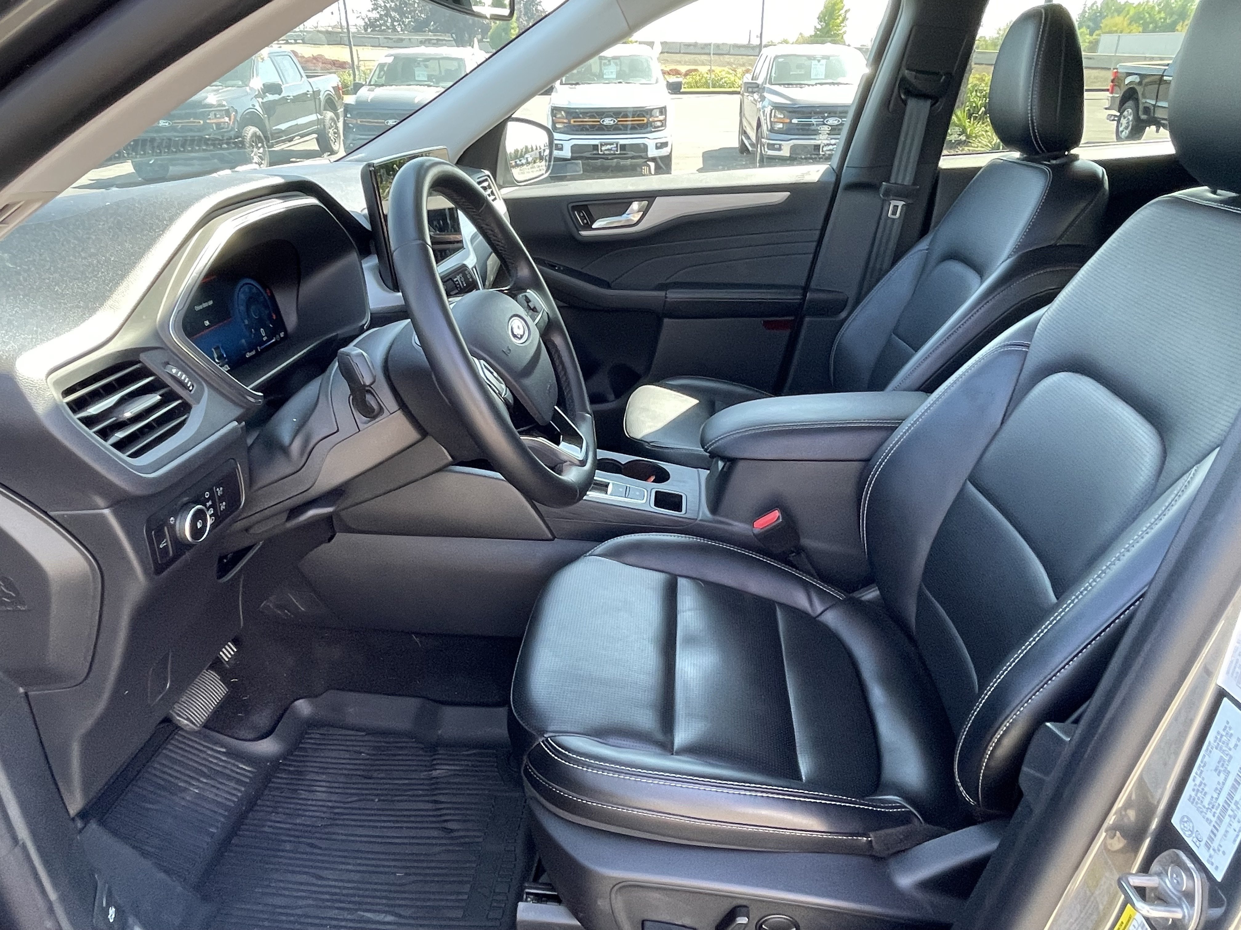Certified 2025 Ford Escape Platinum AWD/4WD image 8