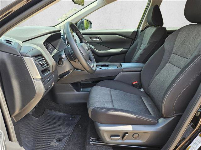 Used 2025 Nissan Rogue SV image 15