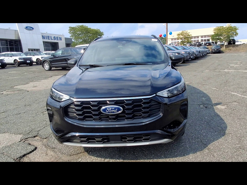 Certified 2024 Ford Escape ST-Line w/ Tech Pack #1 AWD/4WD image 3