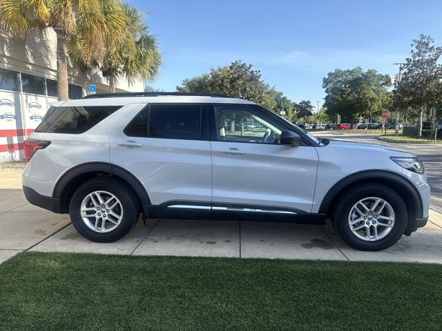 Certified 2025 Ford Explorer Active RWD image 4