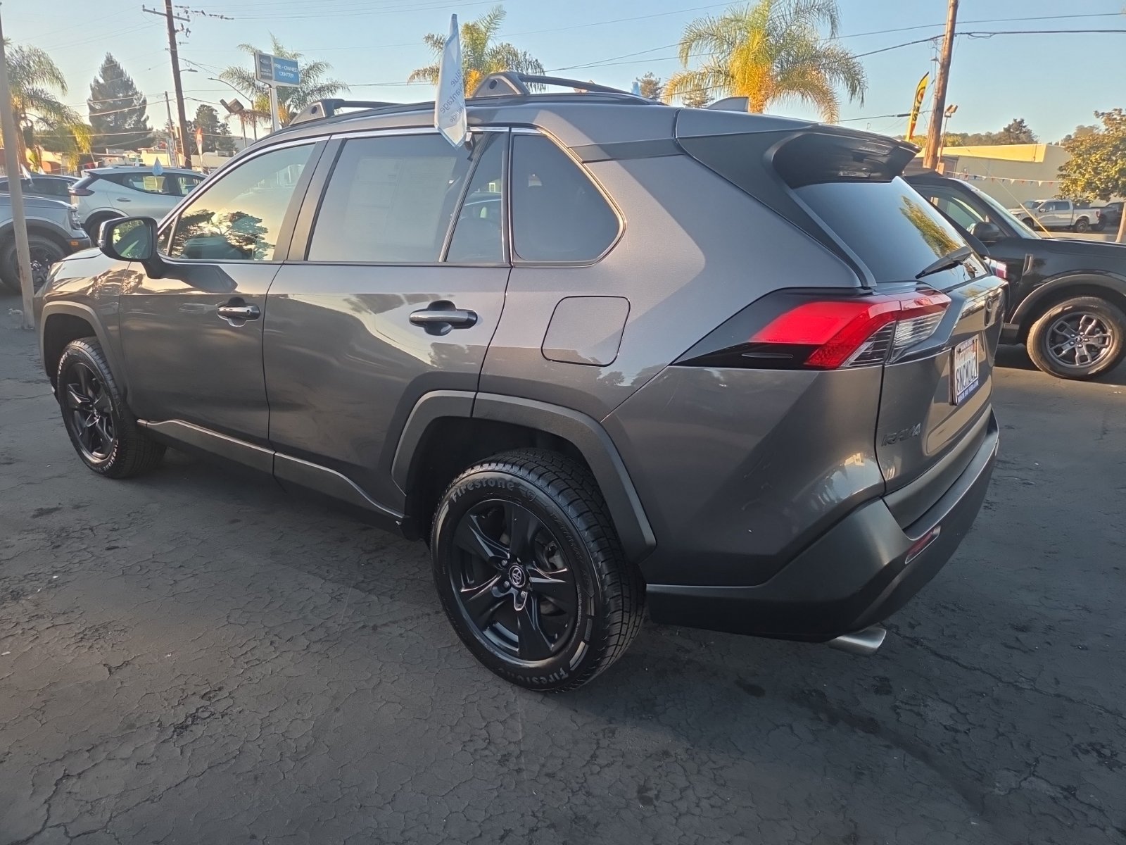 Used 2020 Toyota RAV4 XLE w/ Convenience Package FWD image 7