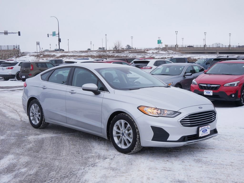 Certified 2019 Ford Fusion SE image 3