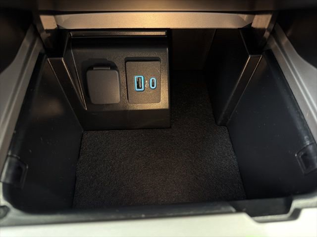 Certified 2022 Ford Explorer XLT w/ Equipment Group 202A image 27