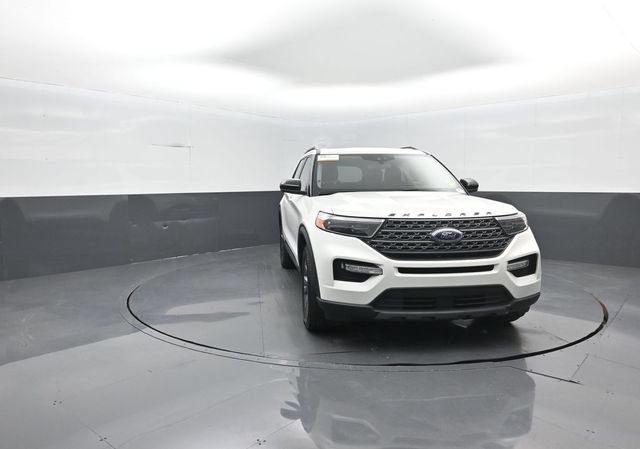 Certified 2022 Ford Explorer XLT w/ Equipment Group 202A AWD/4WD image 3