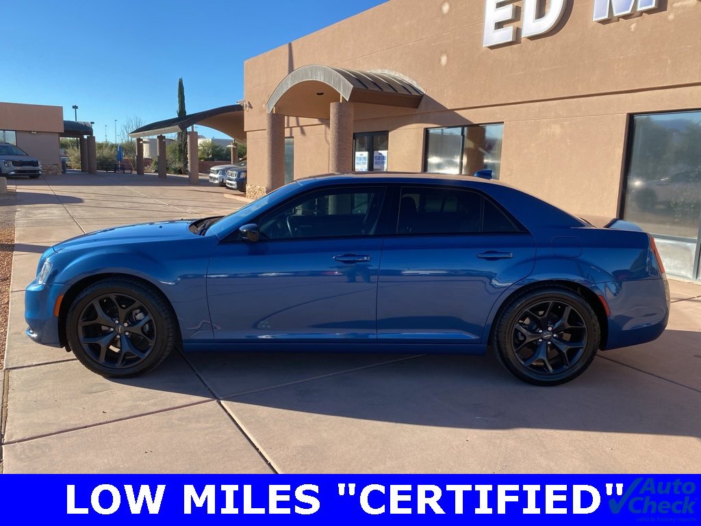 Used 2021 Chrysler 300 Touring w/ Sport Appearance Package image 4