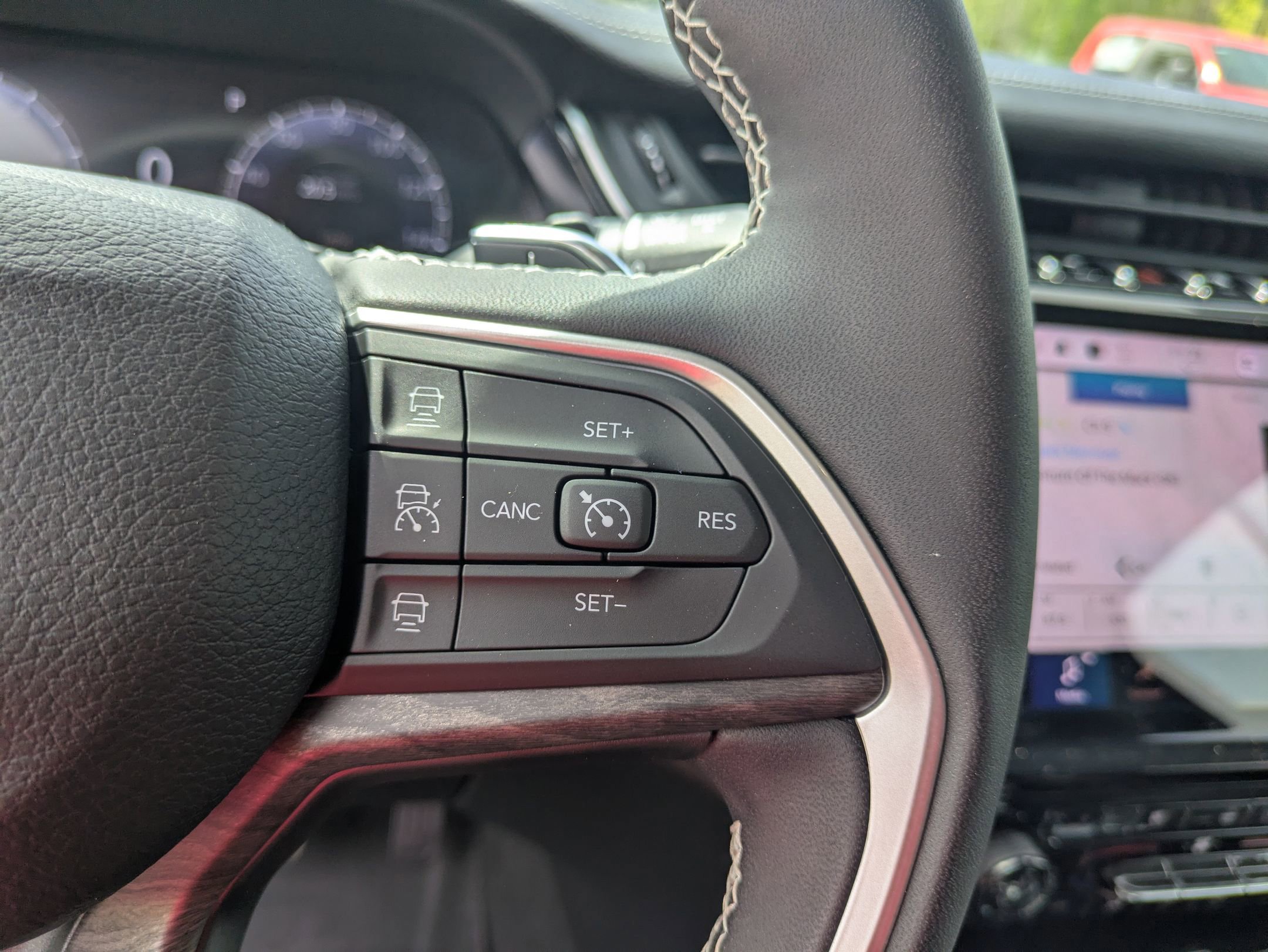 Used 2023 Jeep Grand Cherokee Limited w/ Luxury Tech Group II AWD/4WD image 19