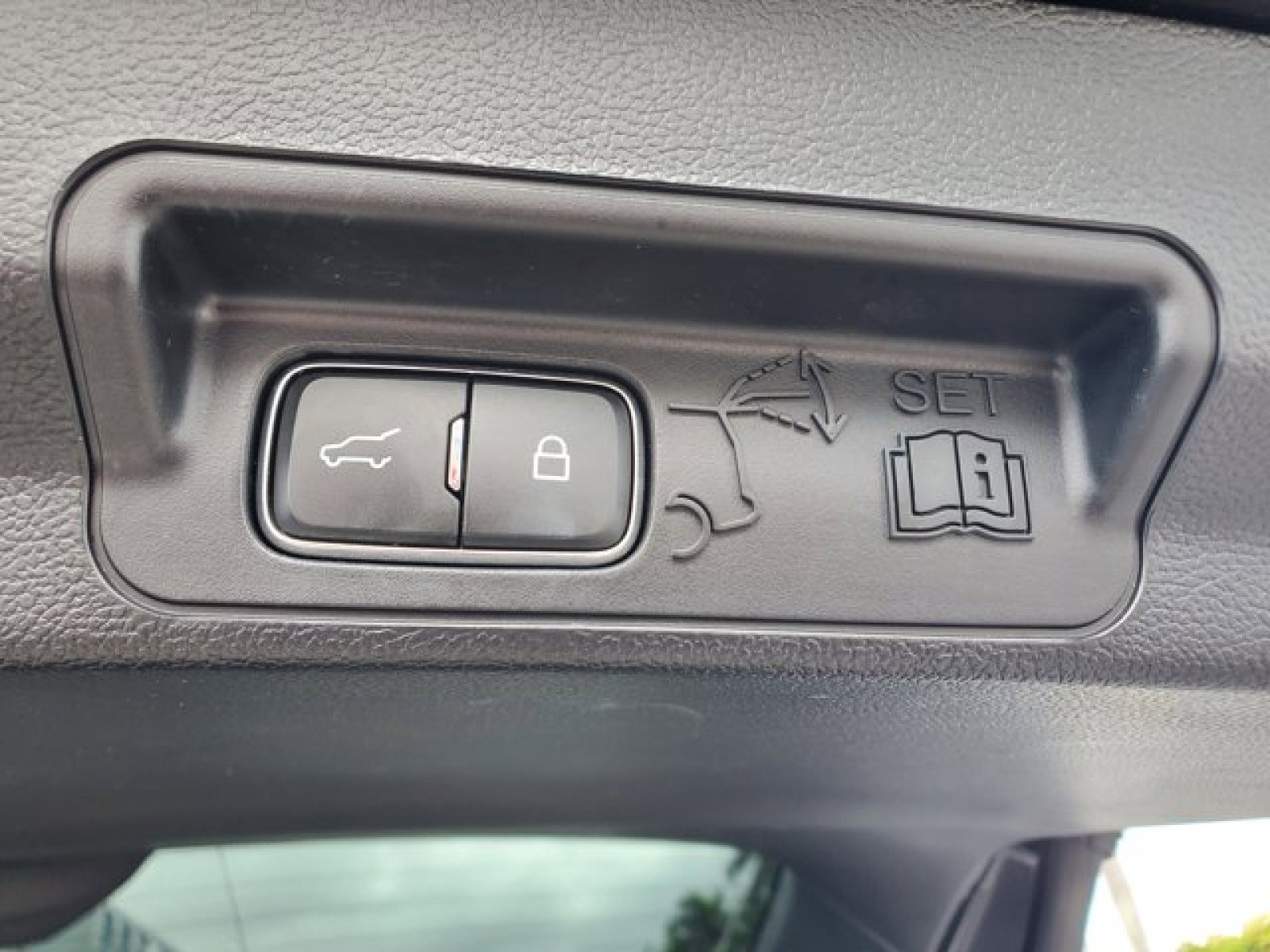 Certified 2023 Ford Explorer Limited w/ Limited Technology Package RWD image 9