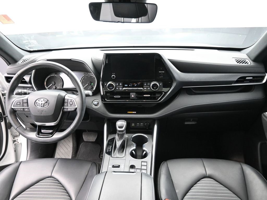 Used 2023 Toyota Highlander L image 21