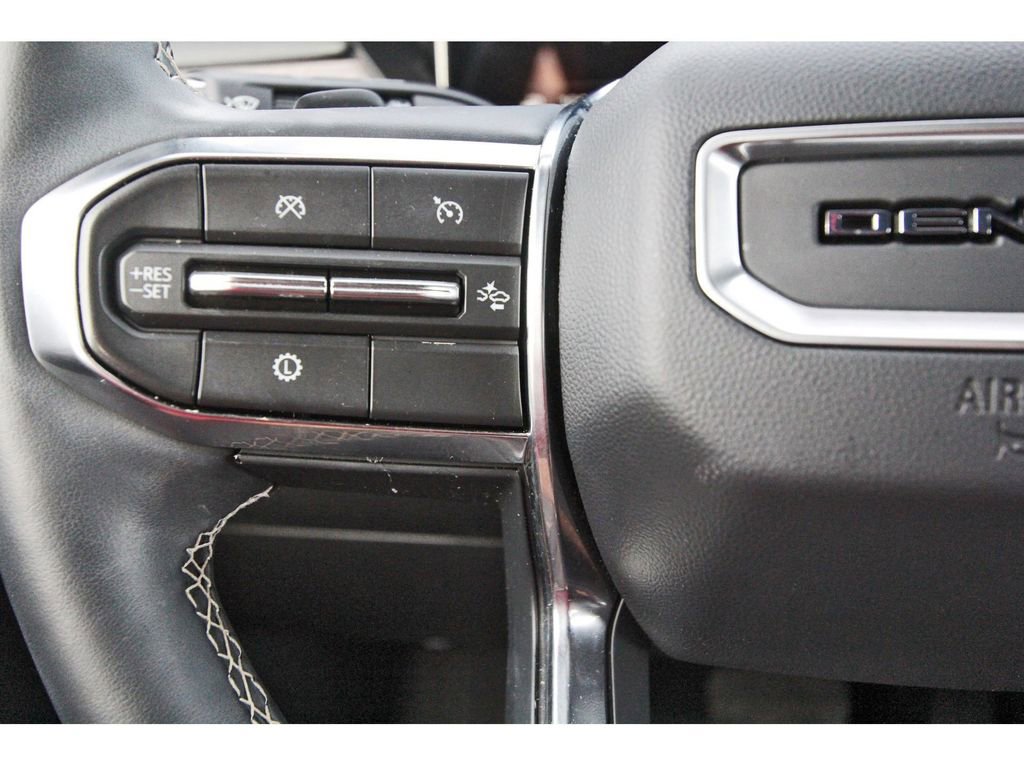 Used 2025 GMC Acadia Denali FWD image 19