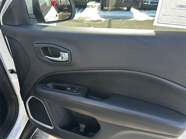 Used 2020 Jeep Compass Latitude image 35