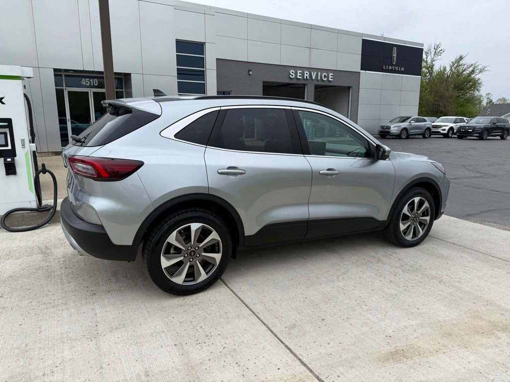 Certified 2024 Ford Escape Platinum AWD/4WD image 11