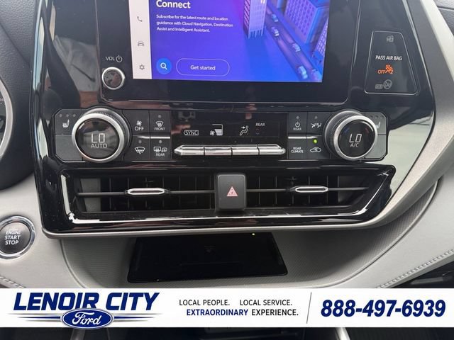 Used 2023 Toyota Highlander XLE AWD/4WD image 19