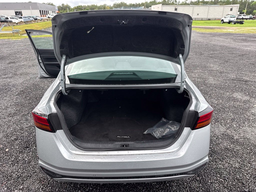 Used 2025 Nissan Altima 2.5 SV FWD image 13