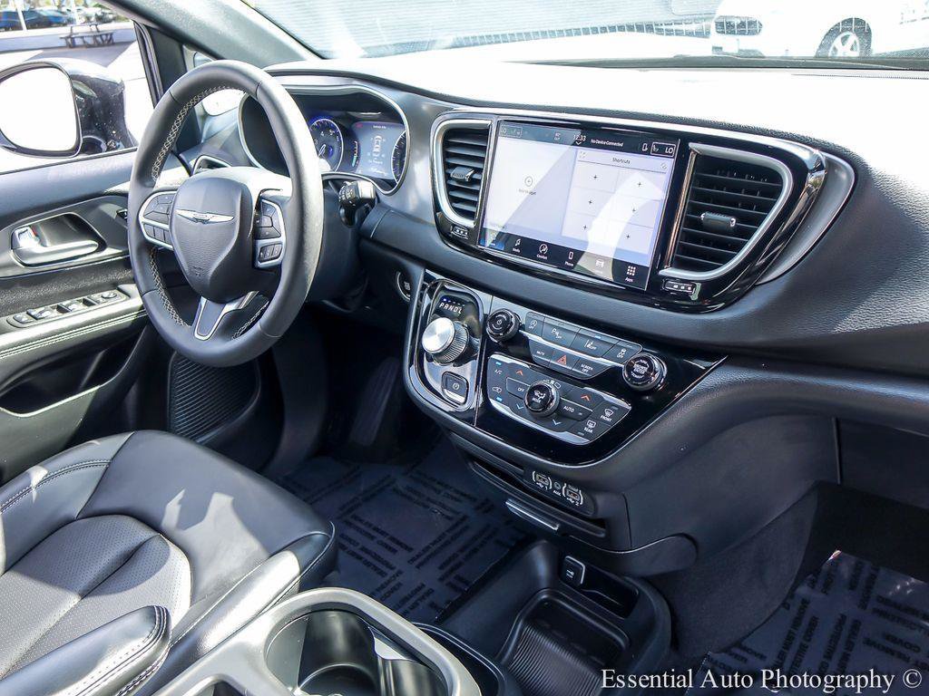 Used 2025 Chrysler Pacifica Select FWD image 21