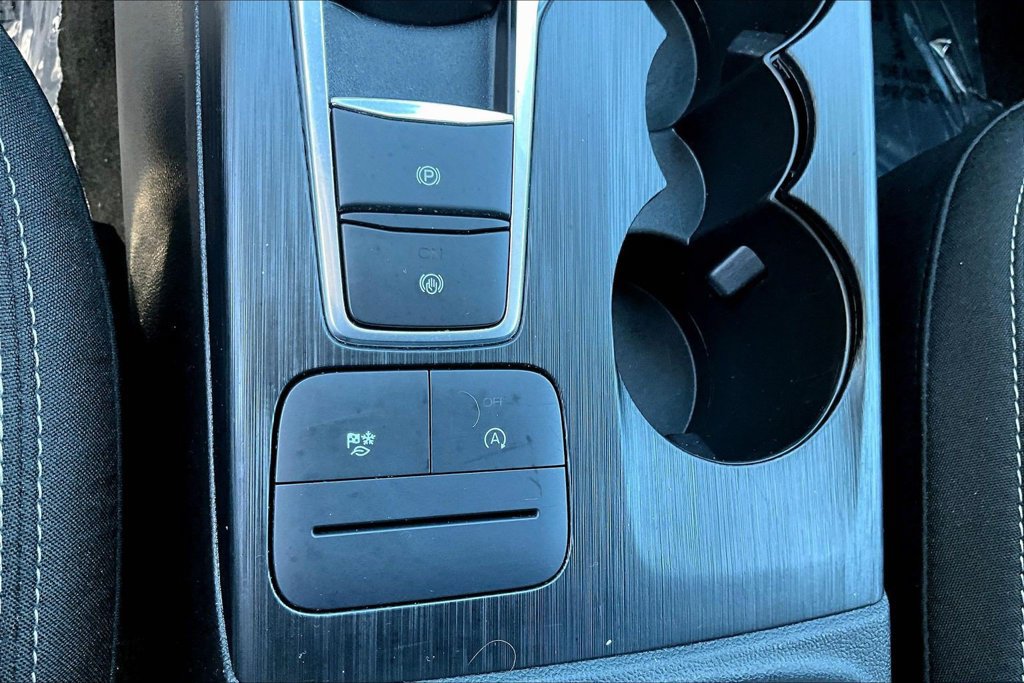 Certified 2025 Ford Escape Active AWD/4WD image 17