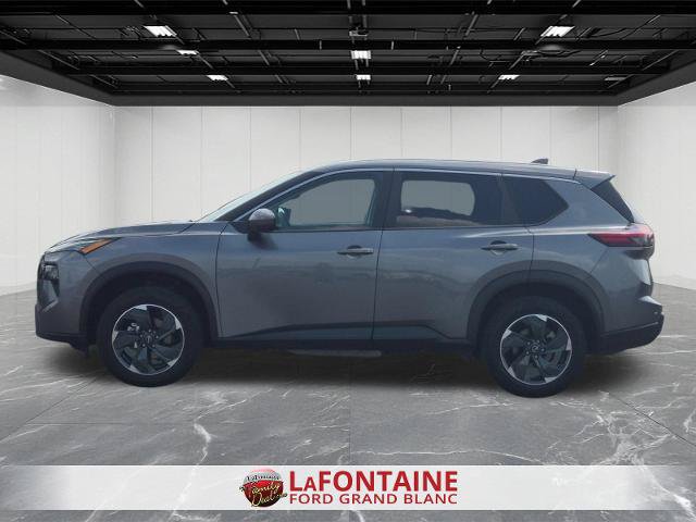 Used 2024 Nissan Rogue SV AWD/4WD image 2