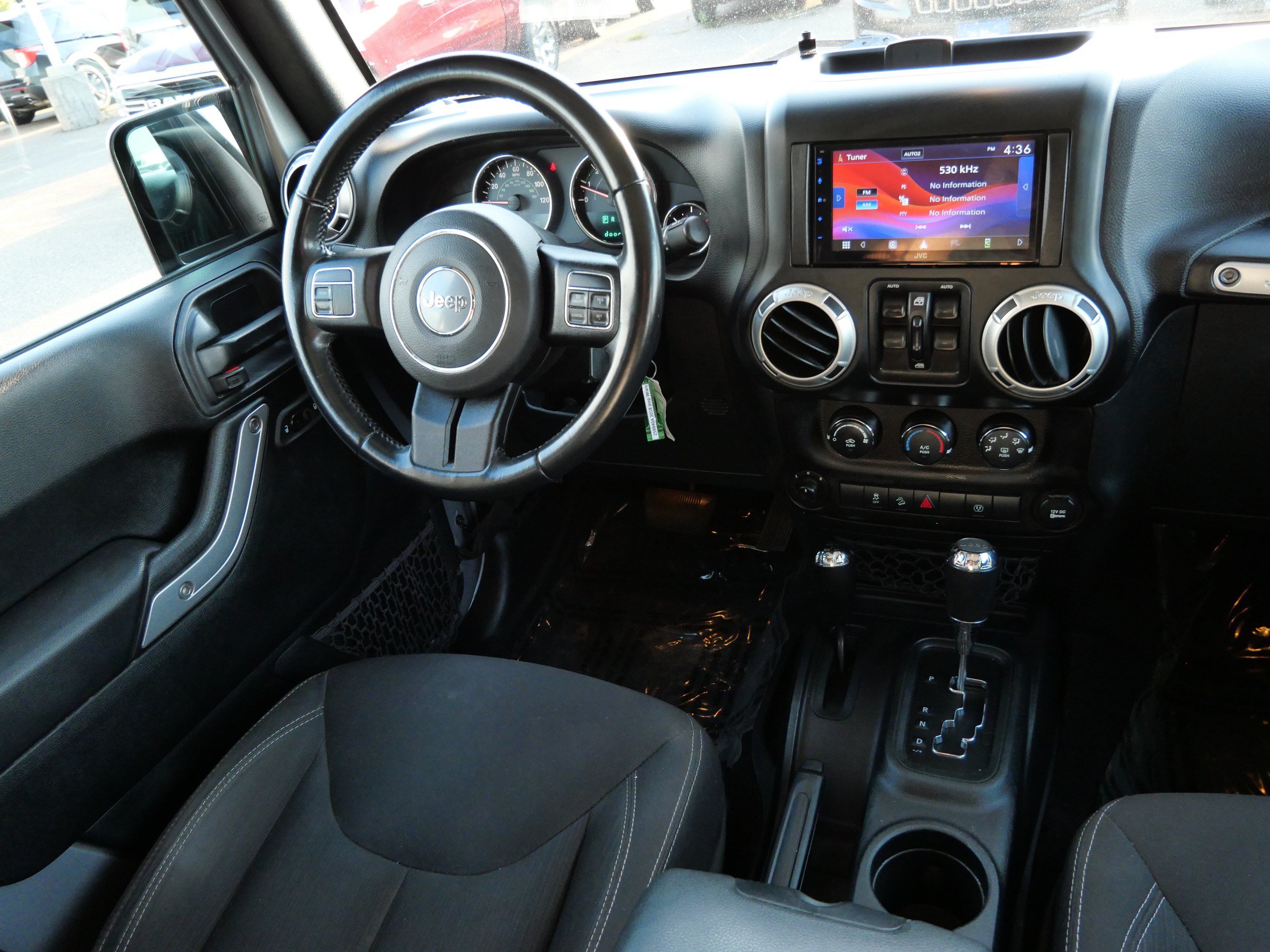 Used 2018 Jeep Wrangler Unlimited Sahara AWD/4WD image 9