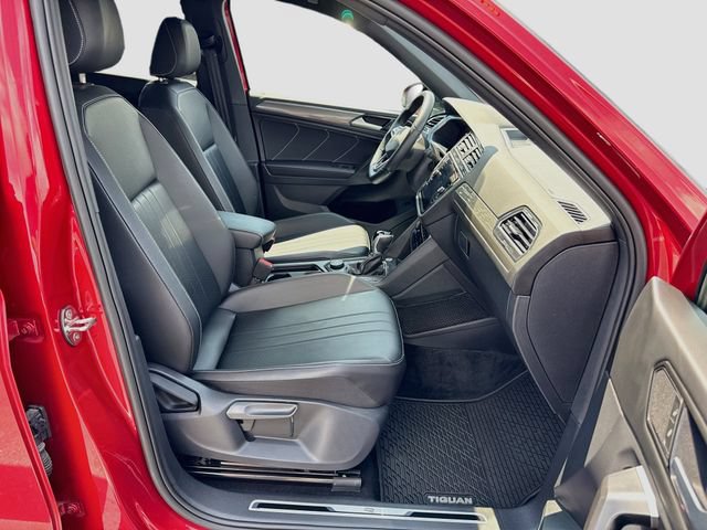 Used 2024 Volkswagen Tiguan SE R-Line AWD/4WD image 37