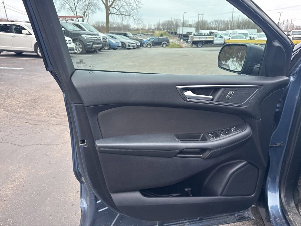 Certified 2019 Ford Edge SE image 9
