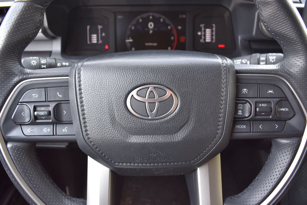 Used 2025 Toyota 4Runner SR5 AWD/4WD image 12