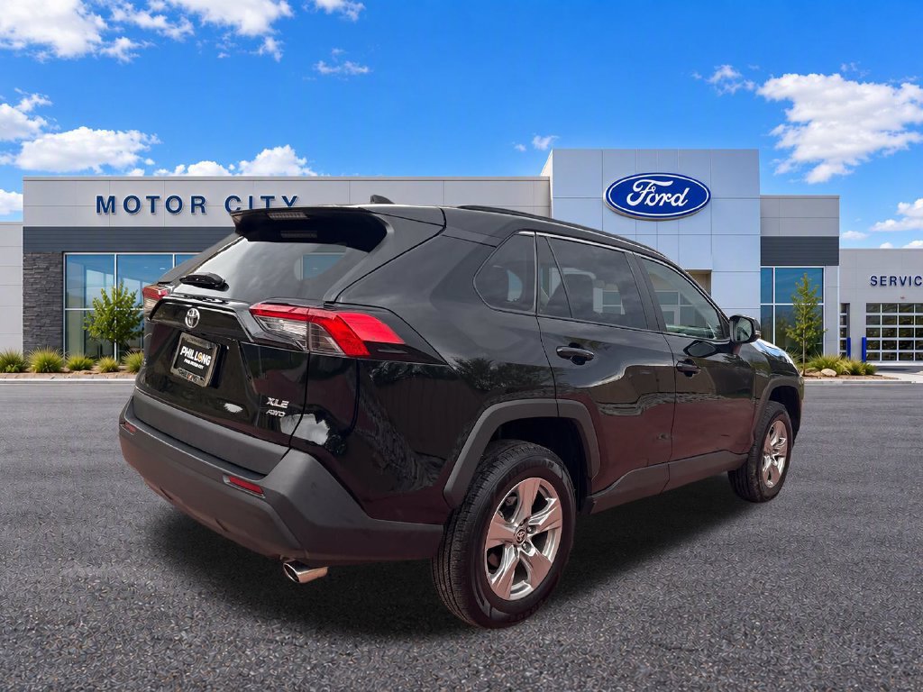 Used 2025 Toyota RAV4 XLE AWD/4WD image 9