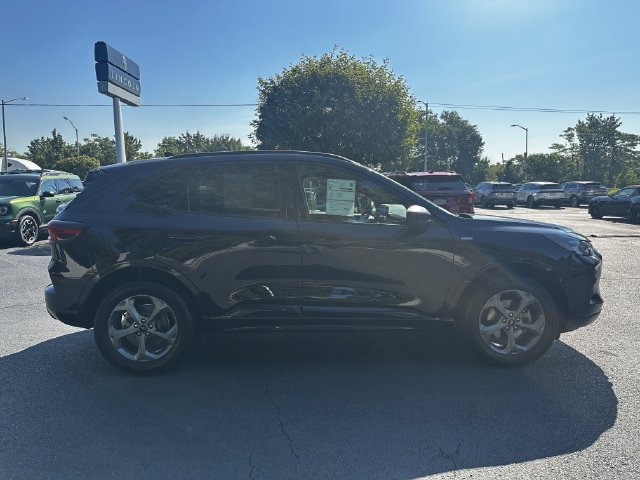 Certified 2024 Ford Escape ST-Line w/ Tech Pack #1 AWD/4WD image 4