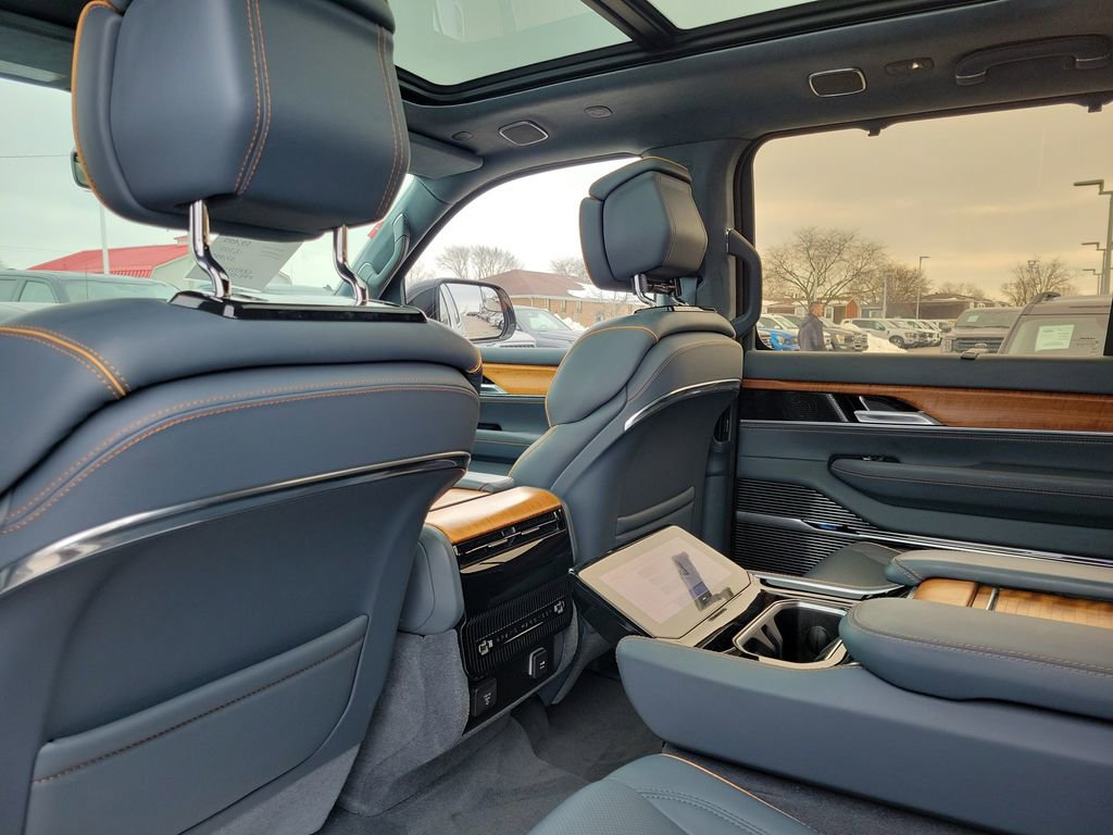 Used 2023 Jeep Grand Wagoneer Series III image 15
