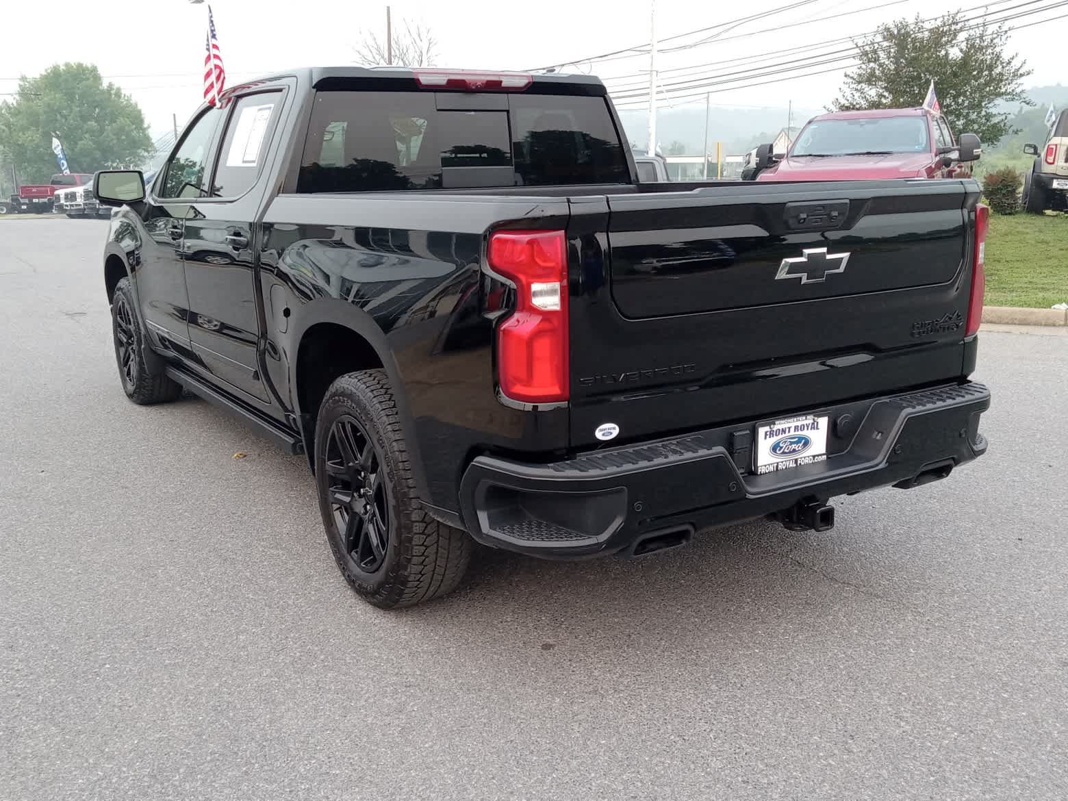 Used 2025 Chevrolet Silverado 1500 High Country w/ Midnight Edition AWD/4WD image 5