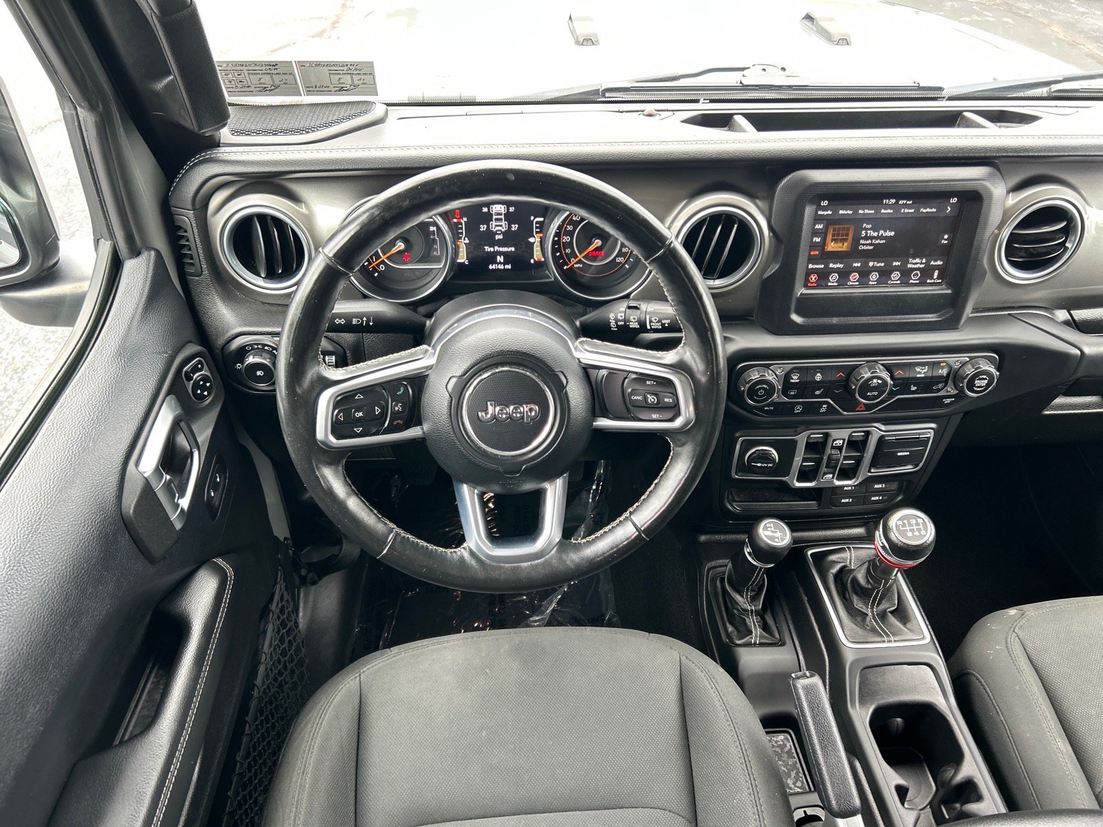Used 2018 Jeep Wrangler Unlimited Sahara AWD/4WD image 5