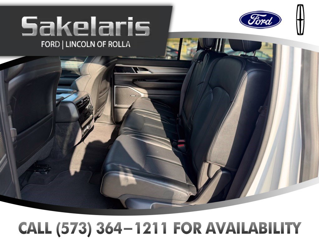 Used 2025 Jeep Wagoneer Series II w/ 8-Passenger Seating Package AWD/4WD image 33