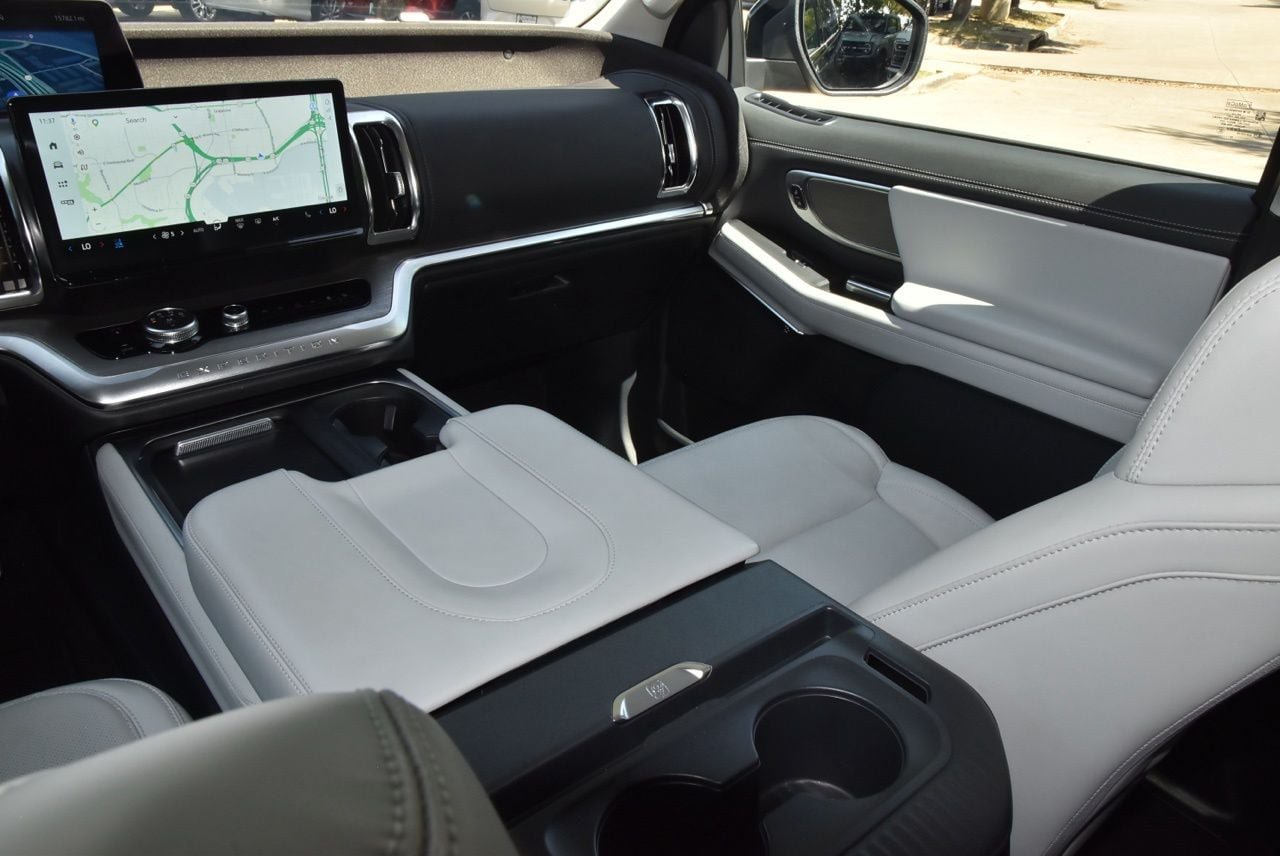 Certified 2025 Ford Expedition Platinum AWD/4WD image 18