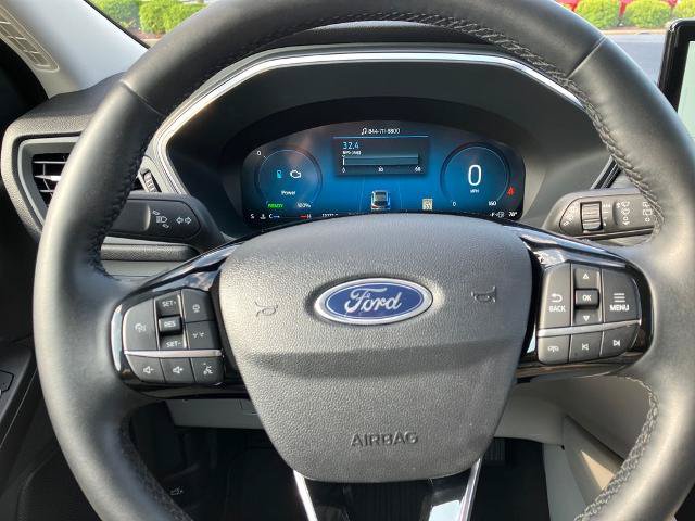 Certified 2025 Ford Escape Platinum AWD/4WD image 32