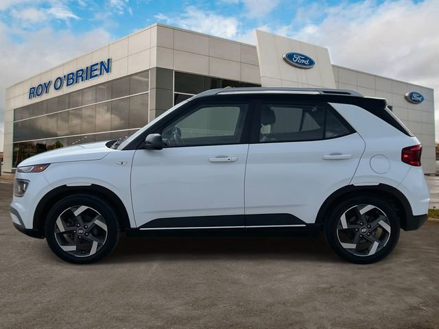Used 2022 Hyundai Venue Limited image 2