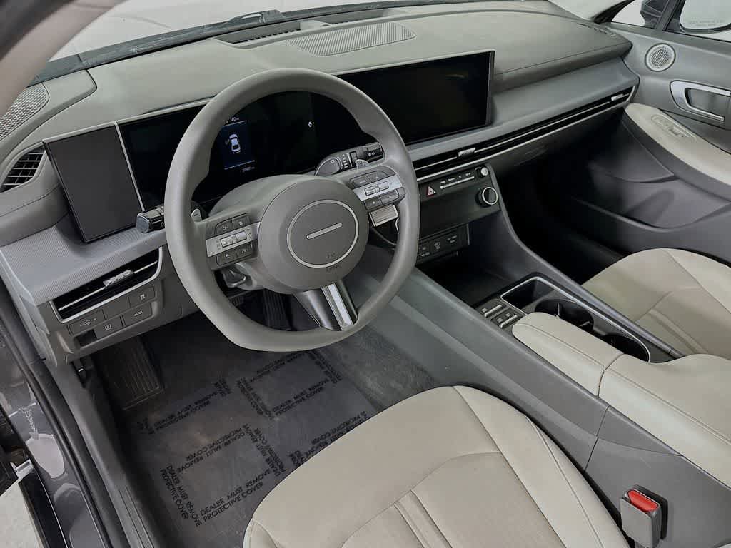 Used 2025 Hyundai Sonata SEL FWD image 2