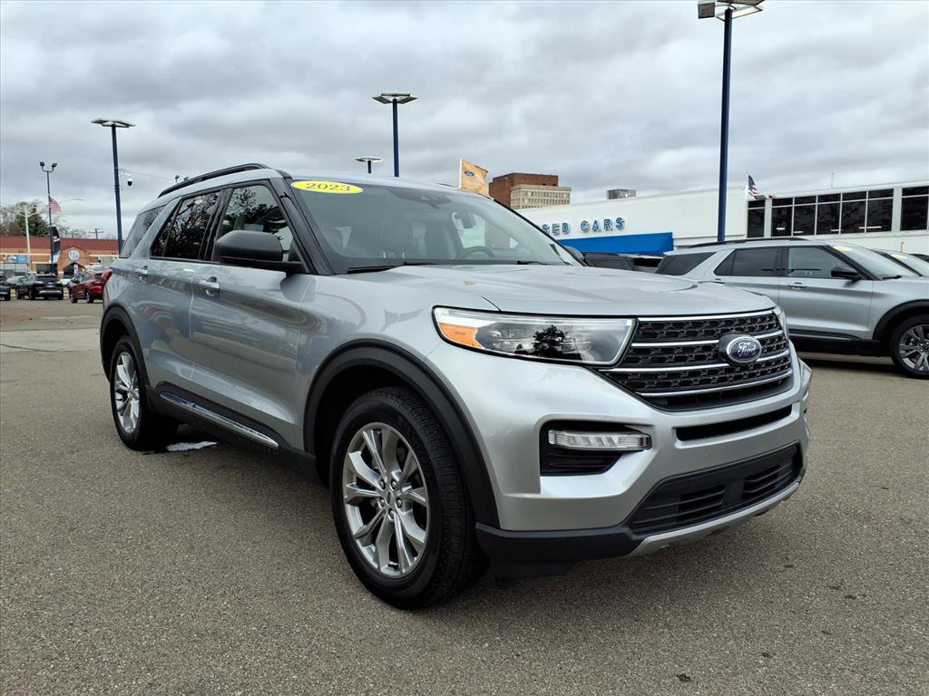 Certified 2023 Ford Explorer XLT w/ Equipment Group 202A image 3