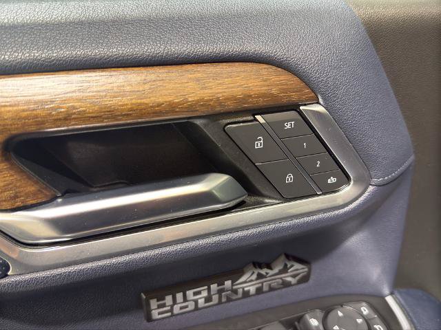 Used 2022 Chevrolet Silverado 1500 High Country w/ Technology Package AWD/4WD image 11