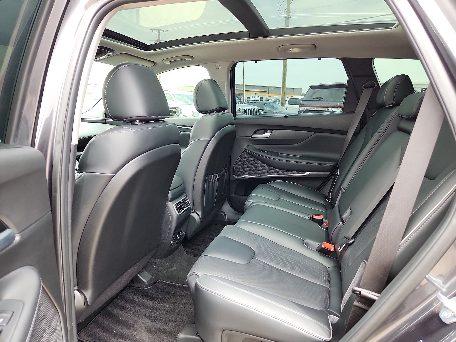 Used 2023 Hyundai Santa Fe Limited FWD image 9