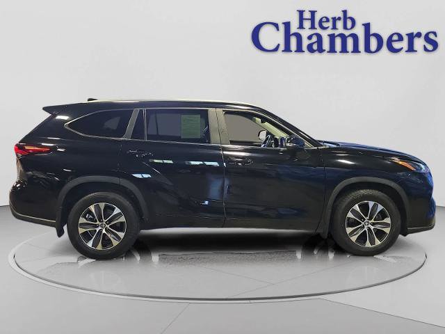 Used 2024 Toyota Highlander AWD image 12