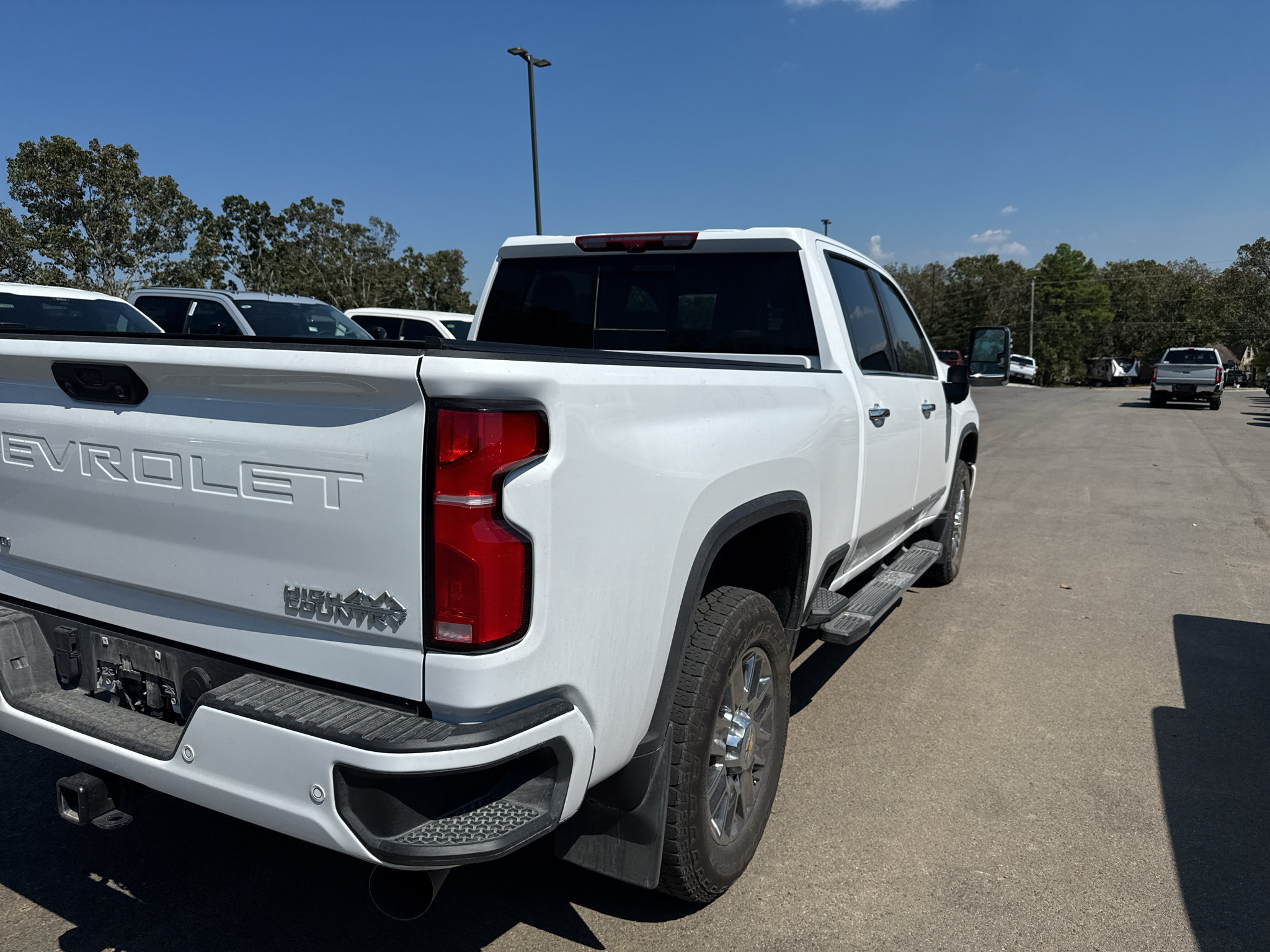 Used 2026 Chevrolet Silverado 2500 High Country w/ Technology Package AWD/4WD image 5