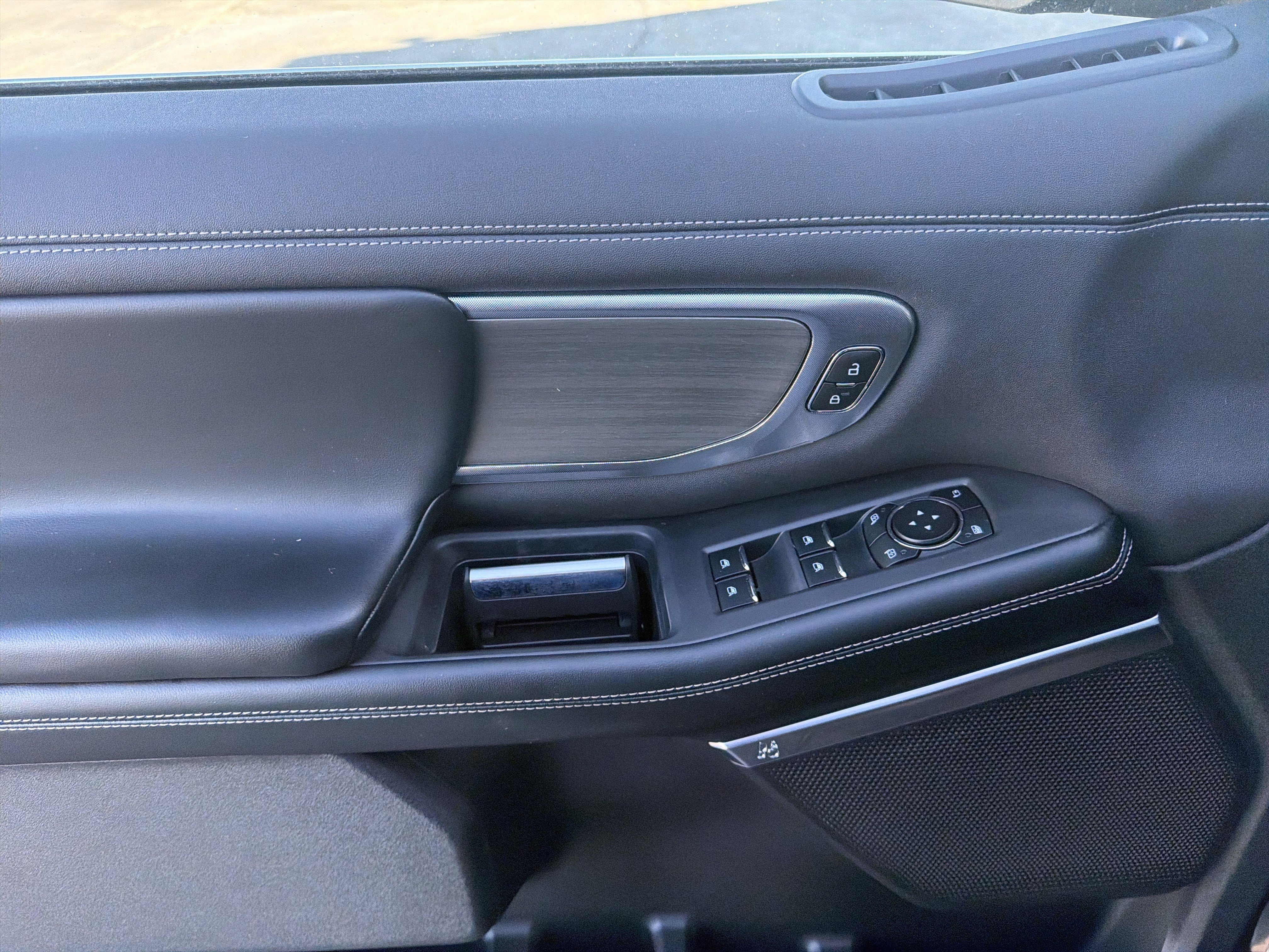 Certified 2025 Ford Expedition Platinum image 24