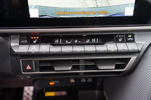 Used 2025 Toyota Camry SE w/ Multimedia Upgrade Package image 18