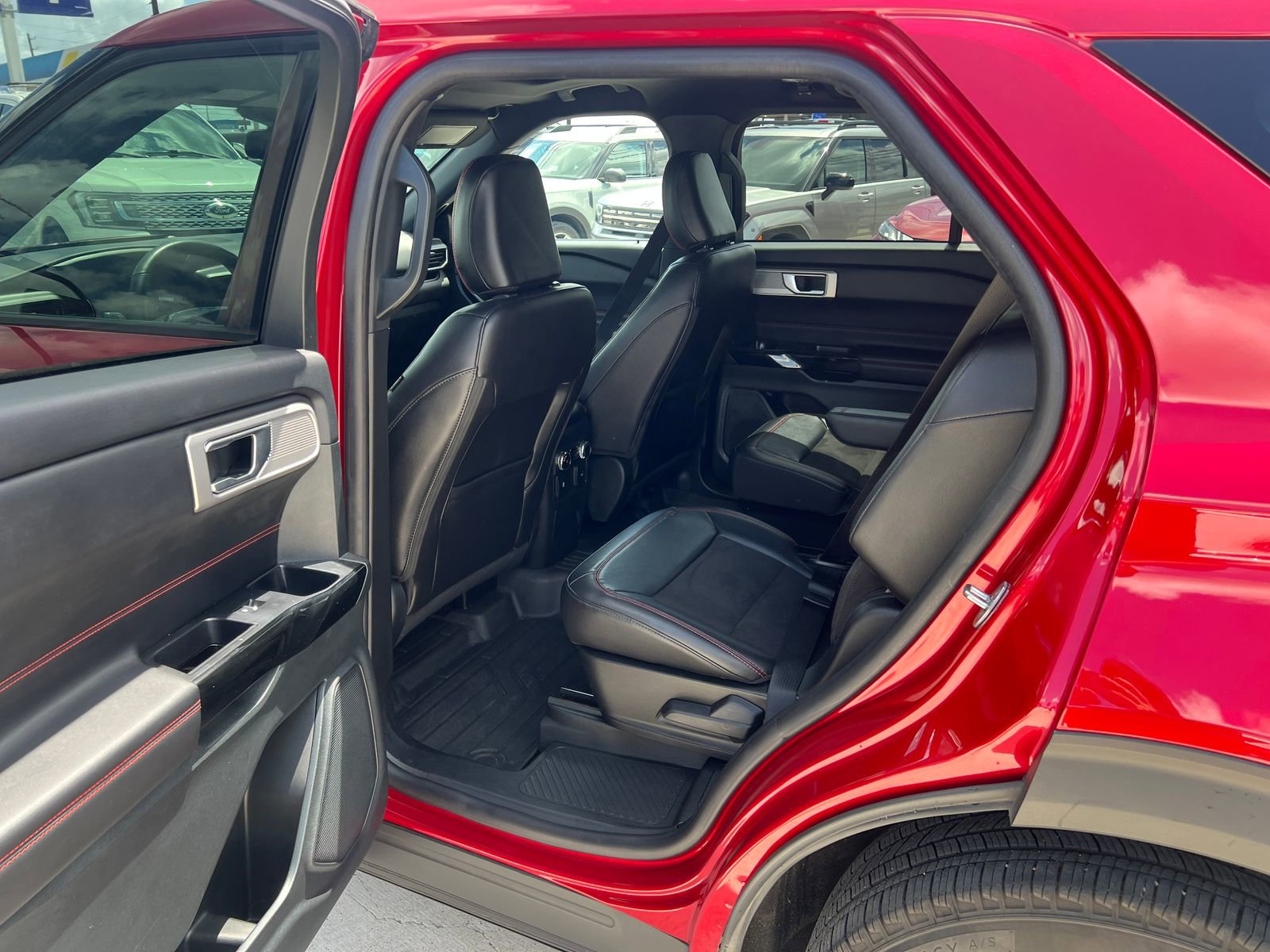 Certified 2023 Ford Explorer ST-Line w/ Class IV Trailer Tow Package RWD image 11