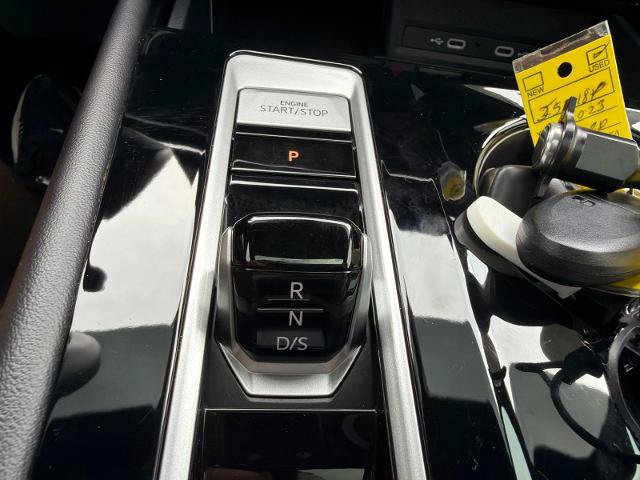 Used 2024 Volkswagen Atlas Cross Sport SE w/ Panoramic Sunroof Package FWD image 27