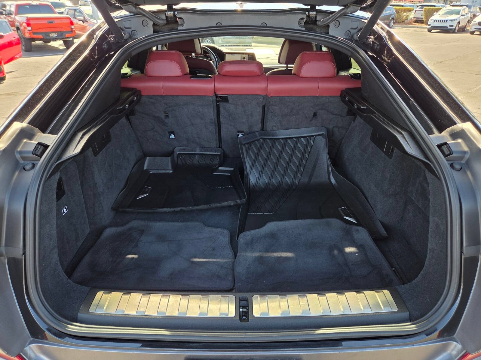 Used 2022 BMW X6 M50i AWD/4WD image 14