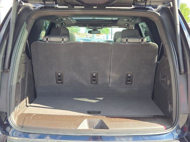 Used 2022 GMC Yukon SLT w/ SLT Premium Package image 16