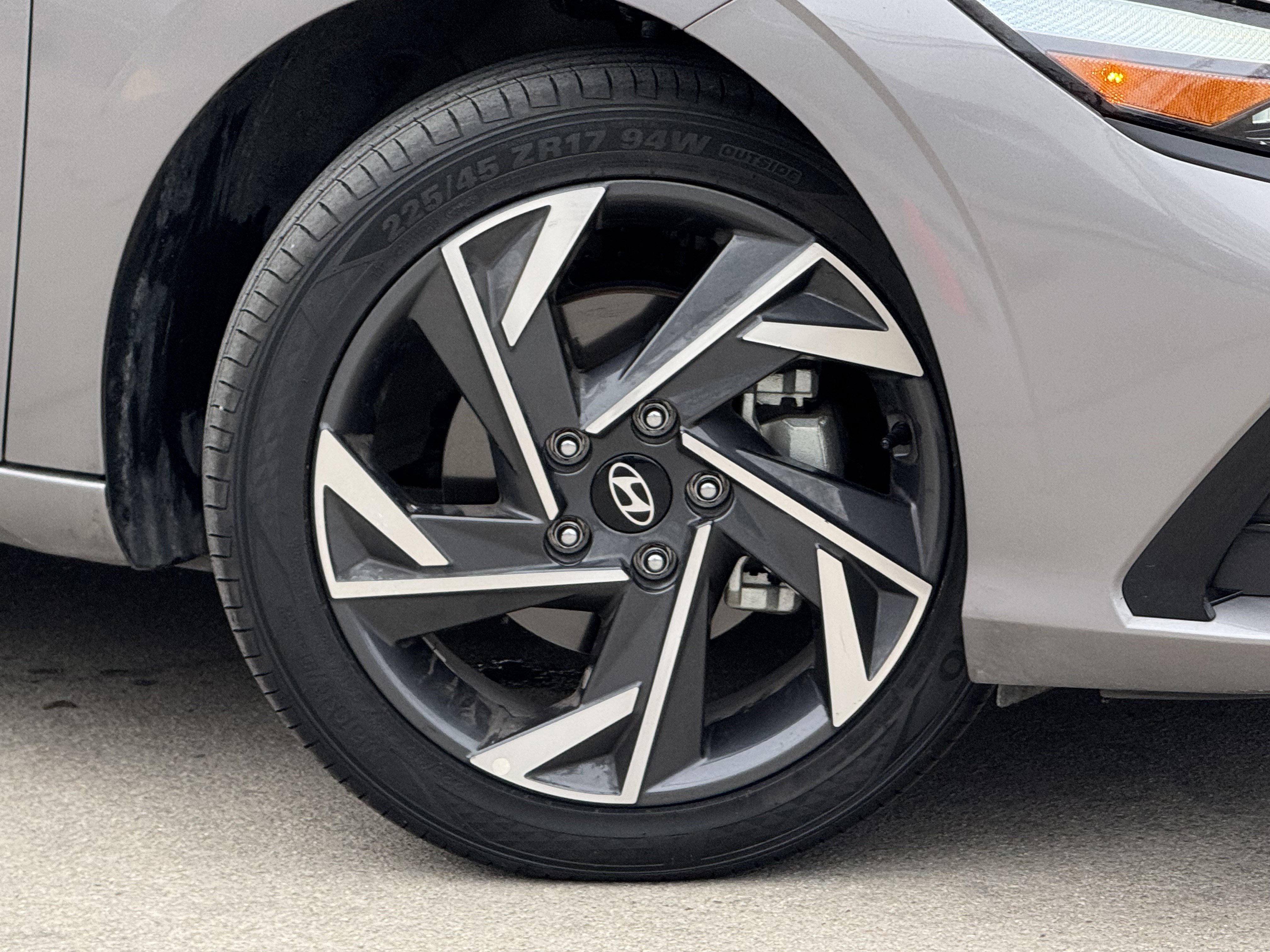 Used 2024 Hyundai Elantra SEL w/ Convenience Package image 9