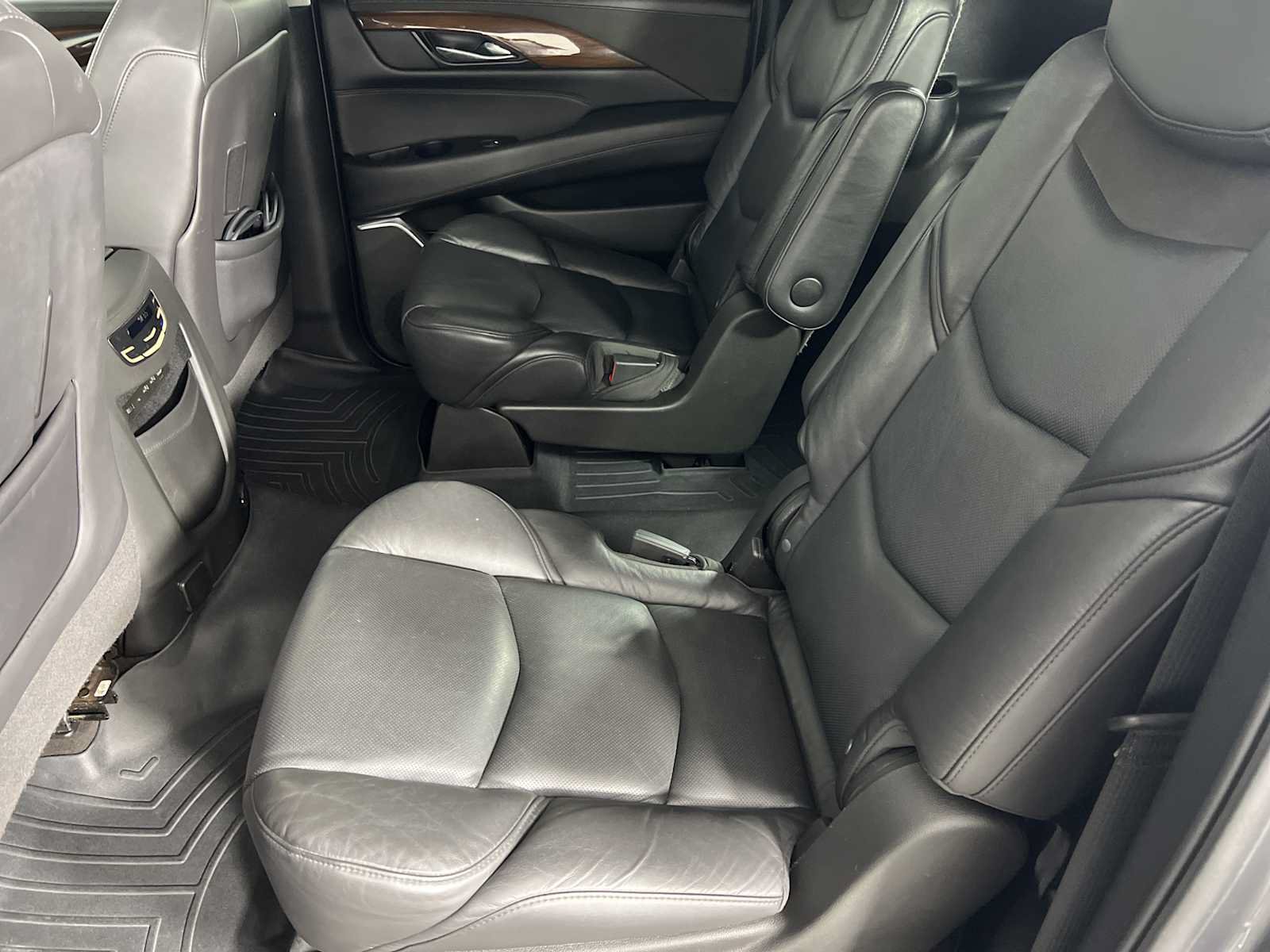 Used 2020 Cadillac Escalade ESV Premium Luxury w/ Escalade Sport Edition RWD image 31